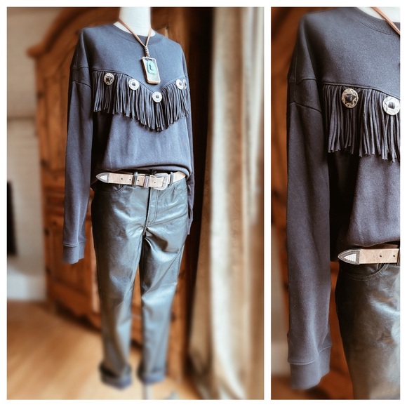 Sweatshirt Black Fringe and Metal Conch - Picture 8 of 8